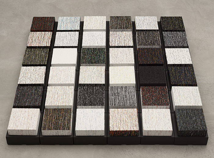 Susanne Lyner, 2011_01 le blanc, le noir et les autres, Aufsicht, 36 x 20 x 20 cm, Bodeninstallation, Acryl gespritzt auf Holz