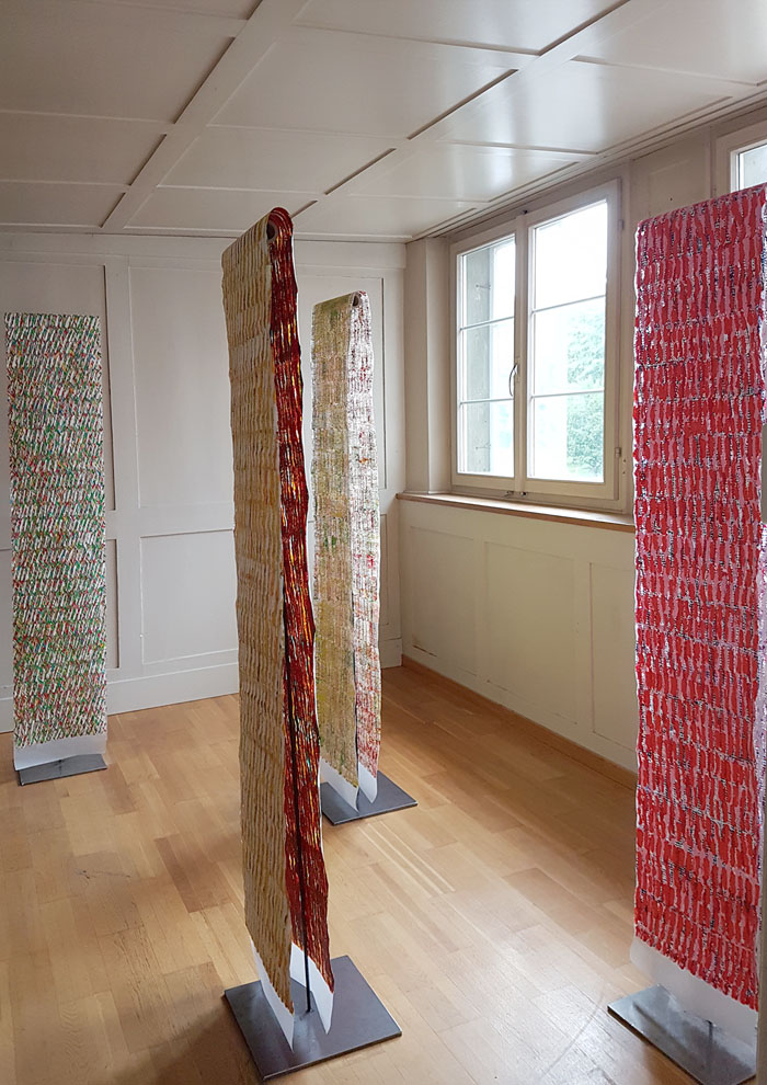 Intimité collective, Susanne Lyner in einer Gruppenausstellung kuratiert von en route / Susanna Rueegg Intimité collective, Susanne Lyner mit -meine stammbäume et mes couleurs de la joie- in einer Gruppenausstellung kuratiert von en route / Susanna Rueegg